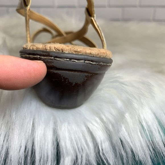 Born BOC Winter White Leather Thong Sandal… - Picture 8 of 8